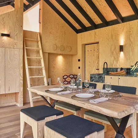 Hutstuf The Eagle & Private Outdoor Holiday home *