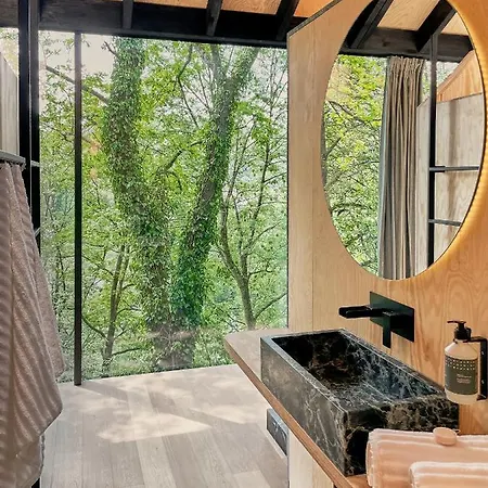 Hutstuf The Eagle & Private Outdoor Holiday home *